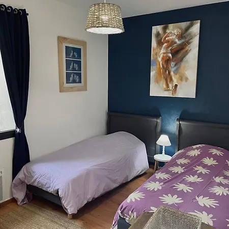 Grand Familial Tres Calme - Pereire Apartment