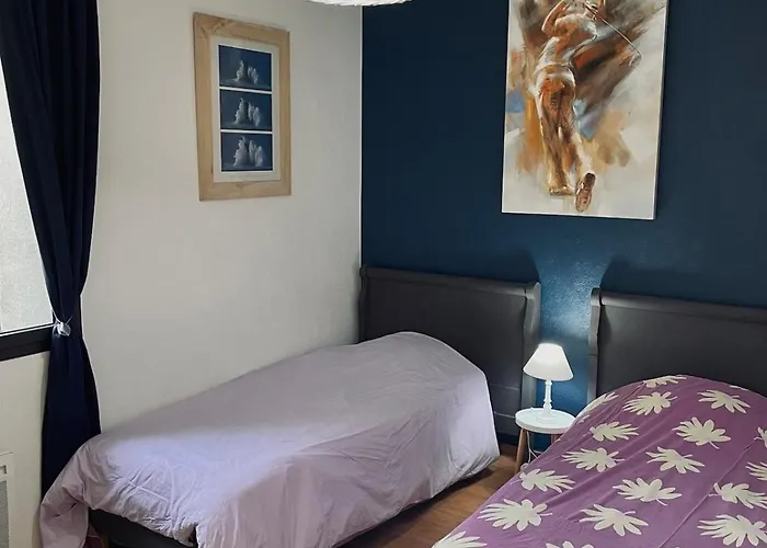 Grand Familial Tres Calme - Pereire Apartment